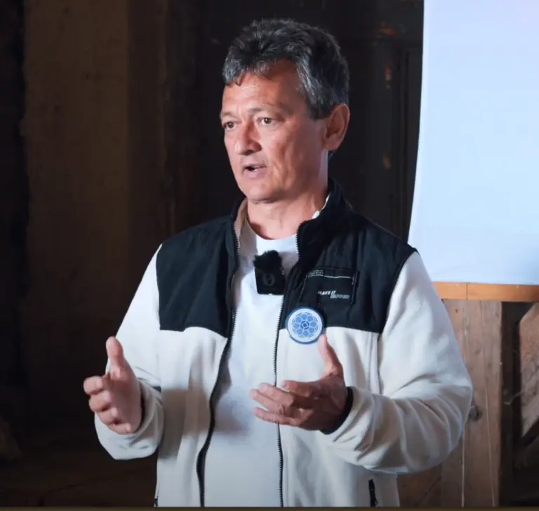 Modern, fenntartható kenderház, amelynek falai megkötik a szén-dioxidot a növekedési fázisban